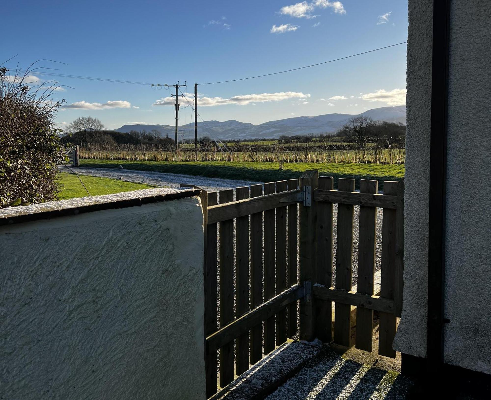 3 Bed Detached Cottage- Log Burner Mountain Views Beaumaris Buitenkant foto